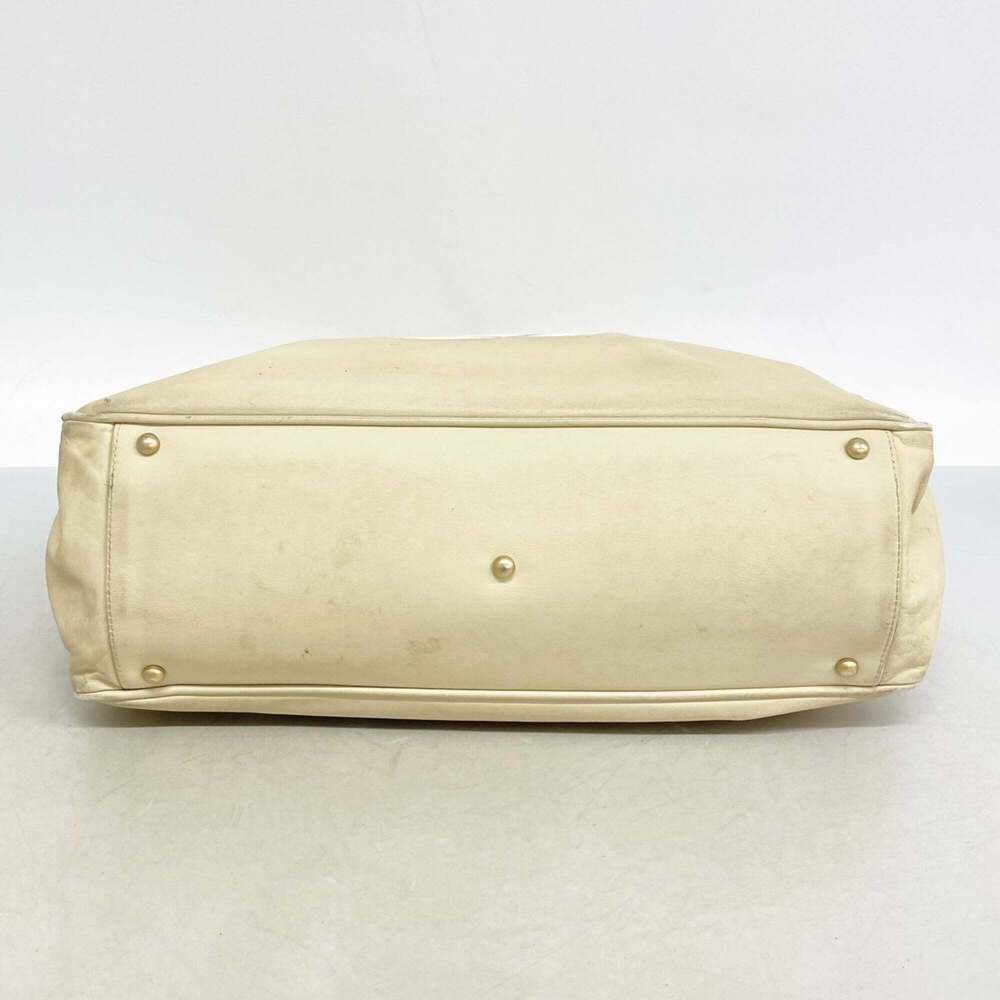 CHANEL Cream Lambskin Leather Tote Bag - Picture 3 of 13